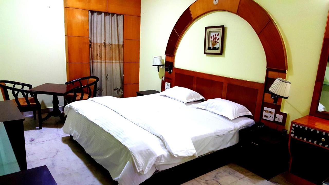 Hotel City Centaur And Convention Center- Vaccinated Staff Bangalore Eksteriør bilde
